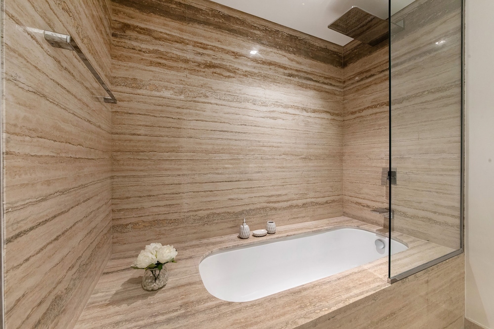 Luxe 3BR with Burj Khalifa view
