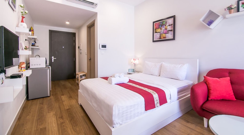Chau Apartments