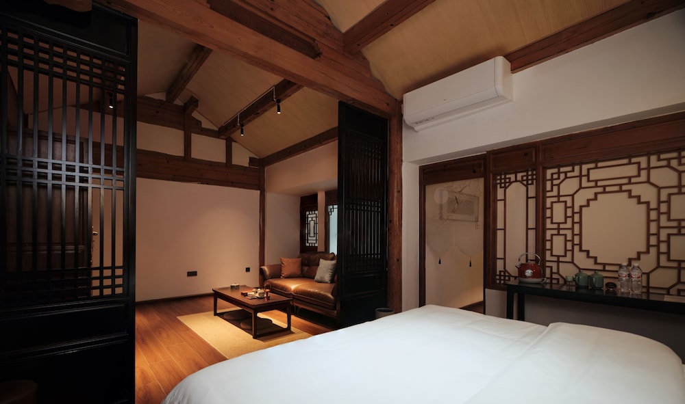 Shaxi Ancient Town Chang Le Li Chinese Courtyard Hotel