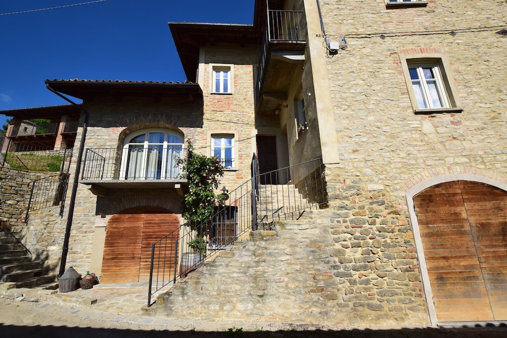 Casa Renato Apartments With Pool, Monforte D' Alba photo 3