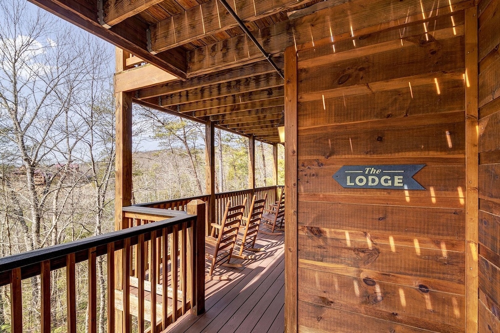 Appalachian Lodge - 4 Bedrooms, 4 Baths, Sleeps 14 Home by RedAwning