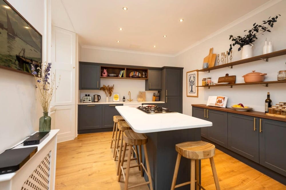 Spacious 2 Bedroom Gem Garden view 2