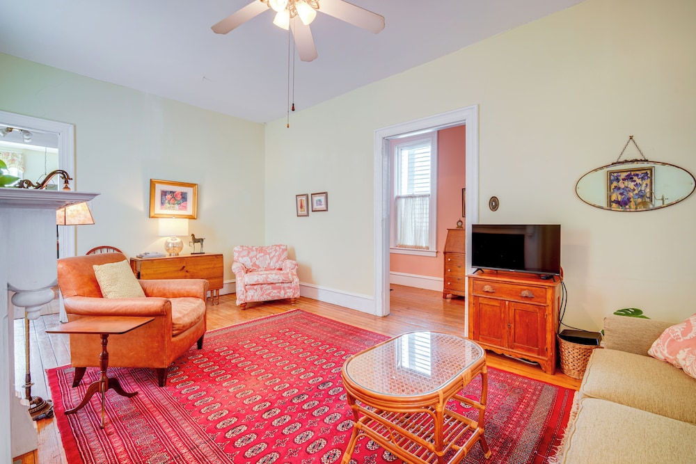 Walk to Beach: Cape May Home w/ Screened Patio!