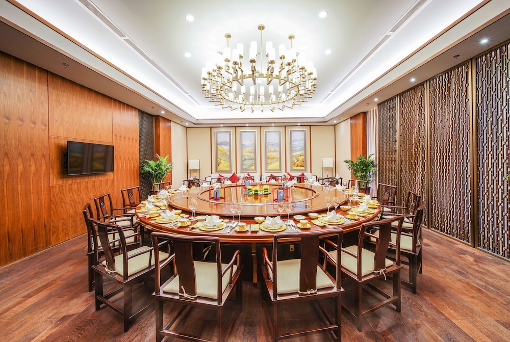 Qingshan Hotel Baotou(Yingbin Building)