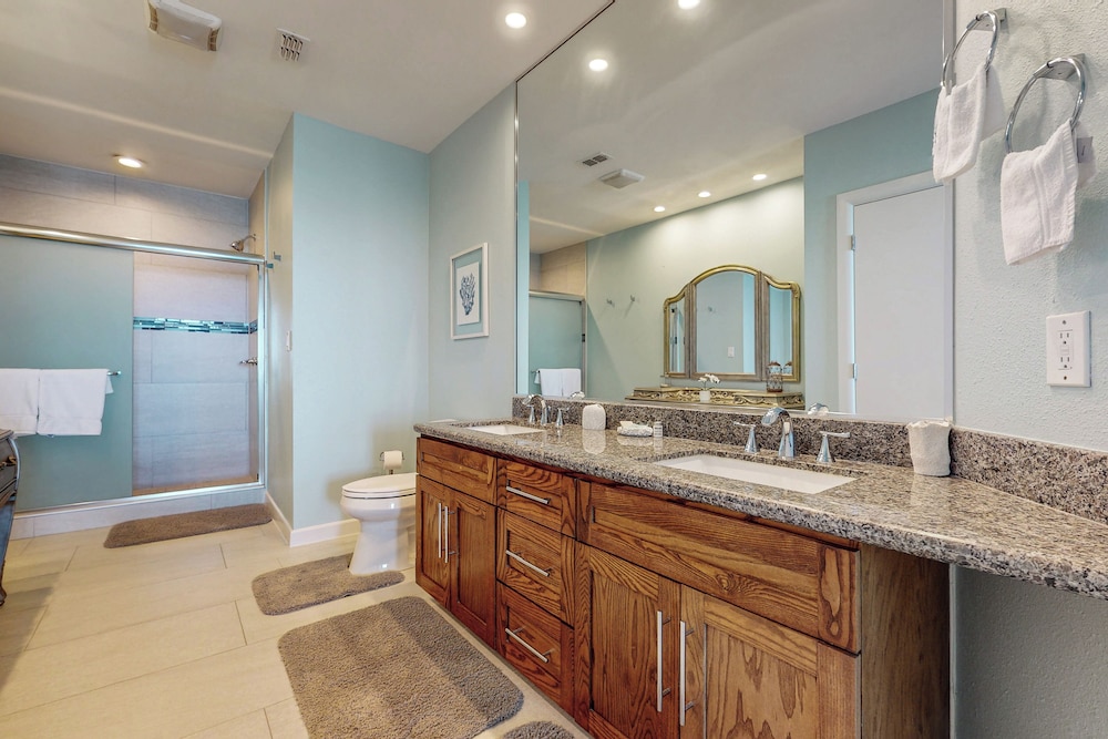 Gorgeous 3BR Penthouse w/ Lanai Facing the Gulf