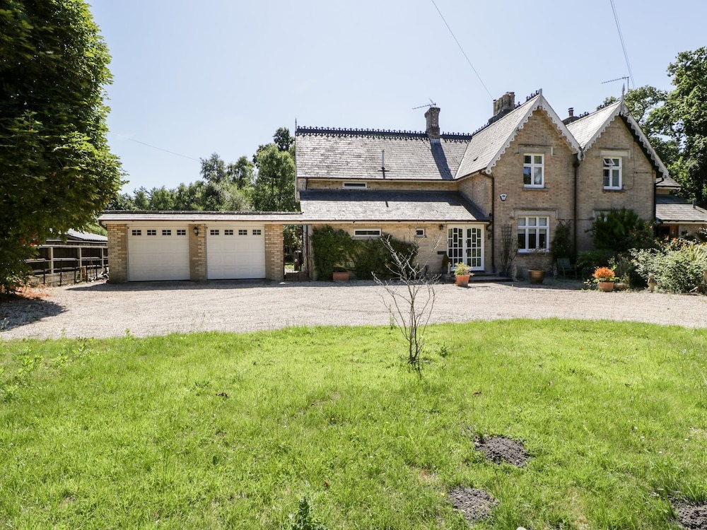2 Heath Cottages