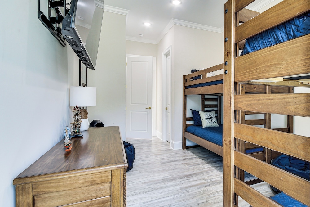 Steps to Beach: Modern Gulfport Getaway! view 2
