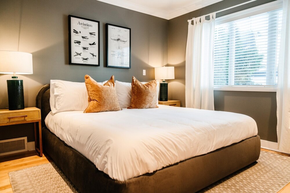 Dt Hot Tub Sauna Huge Yard - Image 2