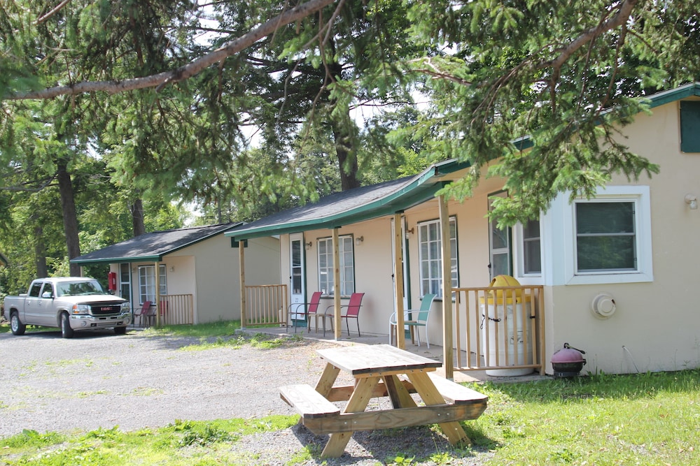 The Evergreen Motel