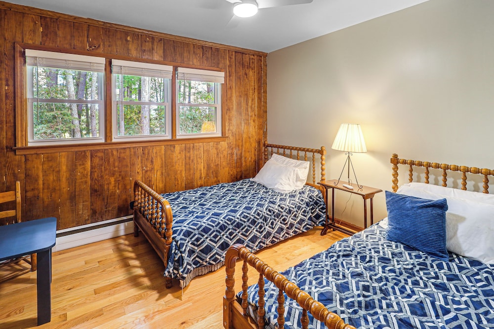 Hike & Leaf Peep! Peaceful Home in Laurel Springs