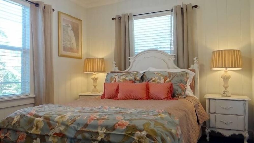 2404 Ave B 2 Bedroom Cottage by RedAwning