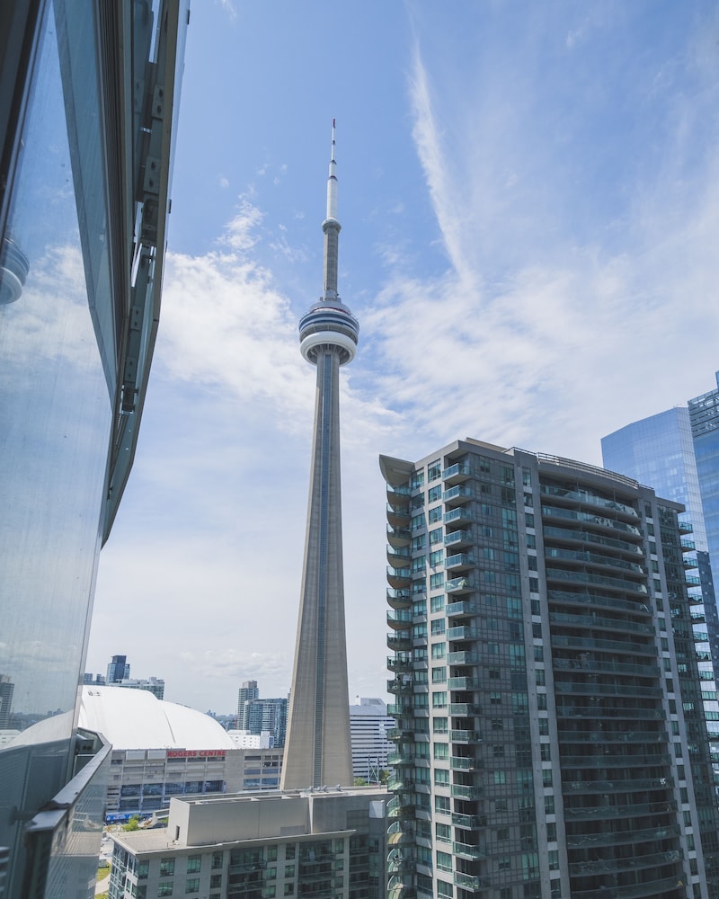 Stunning Suites - Beautiful 2bdr Condo - Image 2