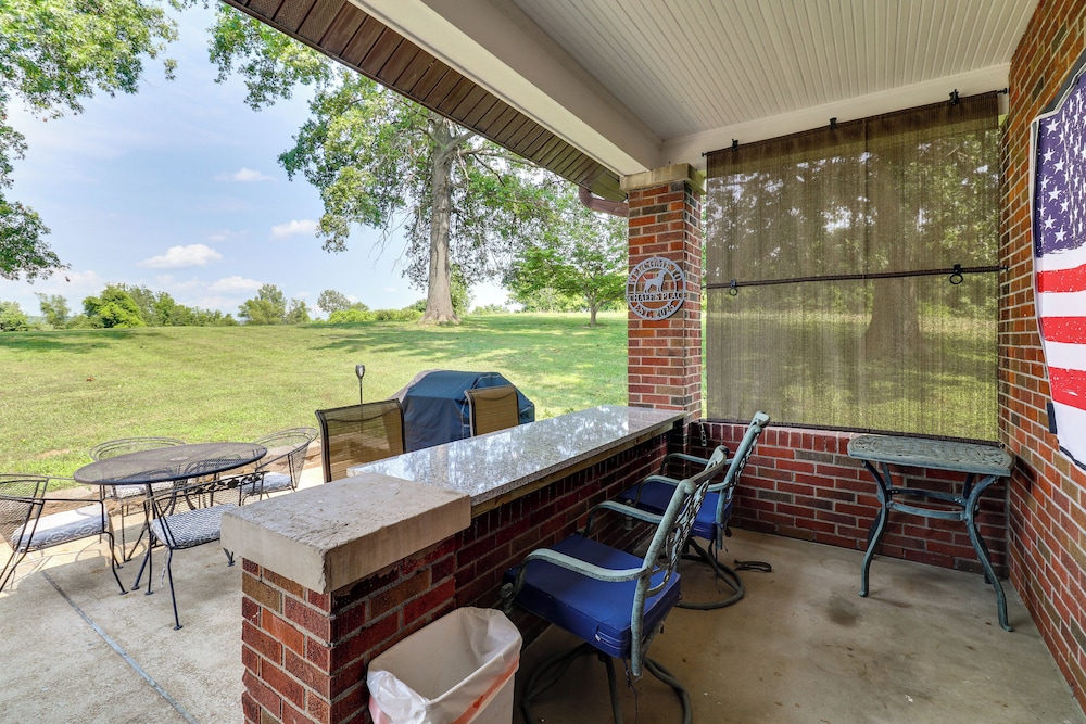 14 Mi to St Louis: Dog-friendly Columbia Home