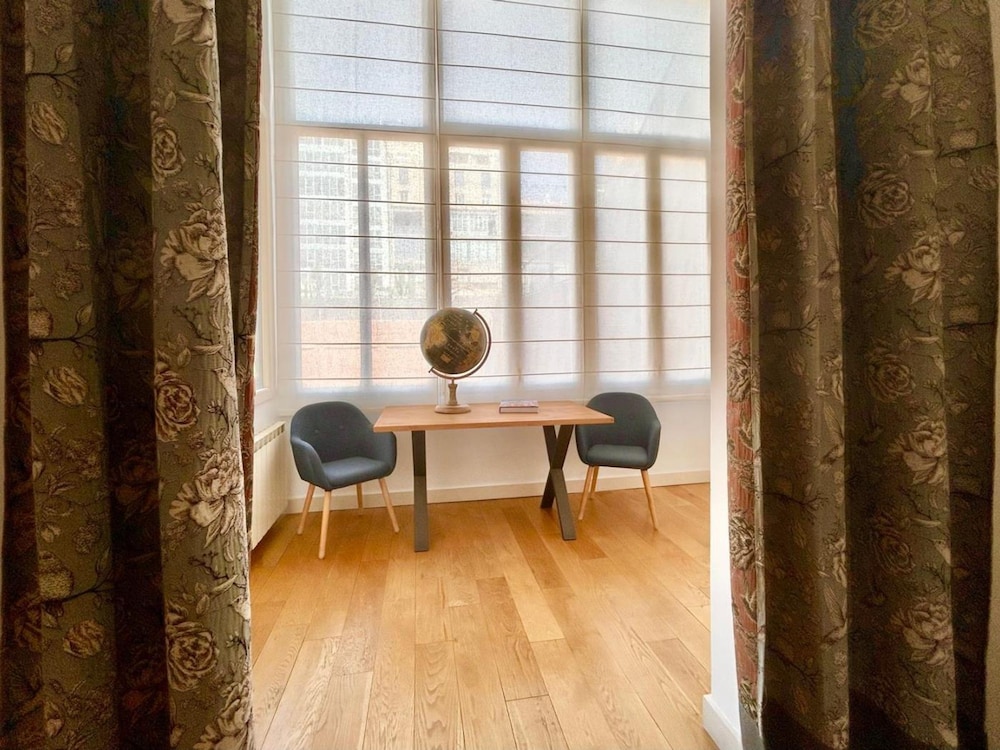 Designer s Three Bedroom Apartment With Terrace
