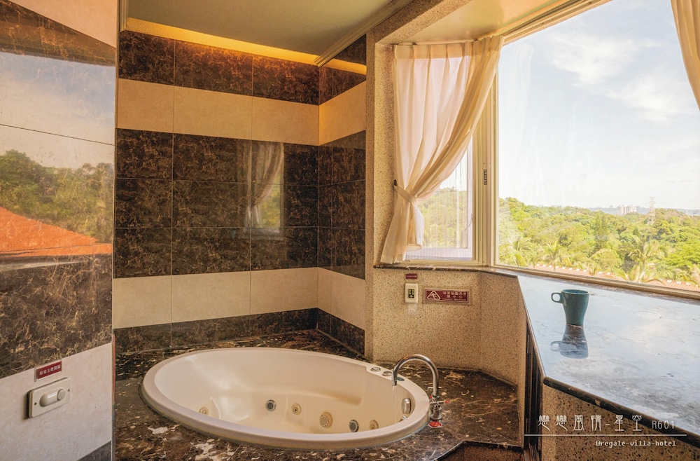 Regale Villa Hotel