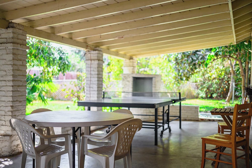 Not Affected by the Fire/spacious Retreat w/ Large Kitchen & Outdoor Patio