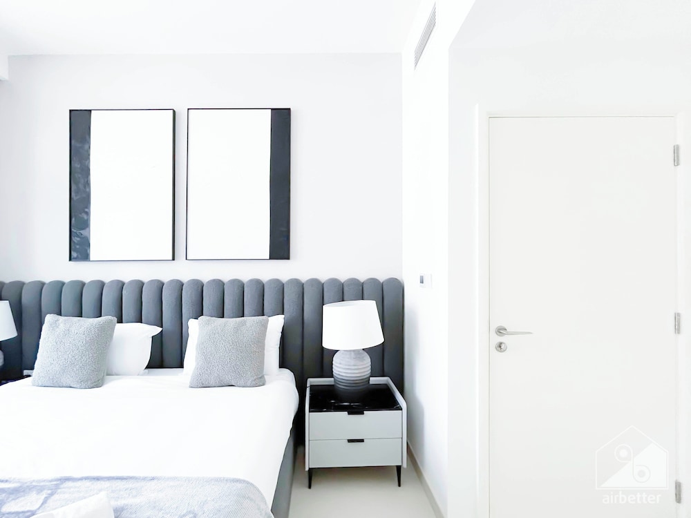 Luxury & Elegance at Burj Crown Downtown