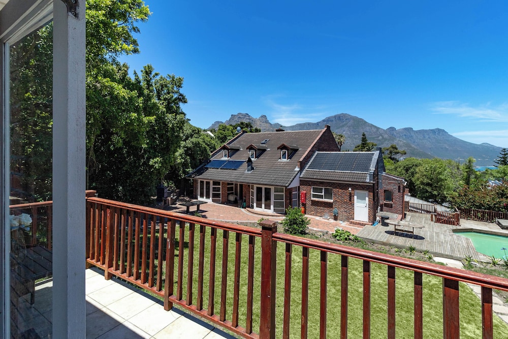 Room in Guest Room - Garden Cottage, Houtbay, Cape Town, South Africa
