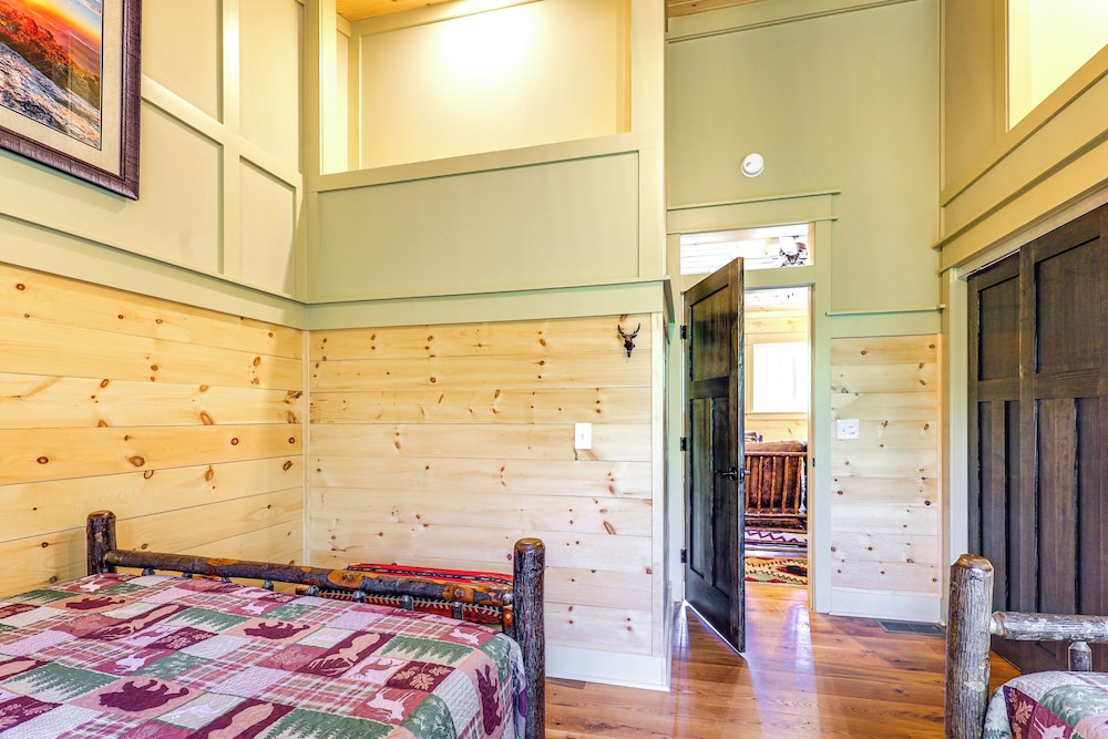 < 5 Mi to Whiteface Mtn Resort: Cabin-style Apt