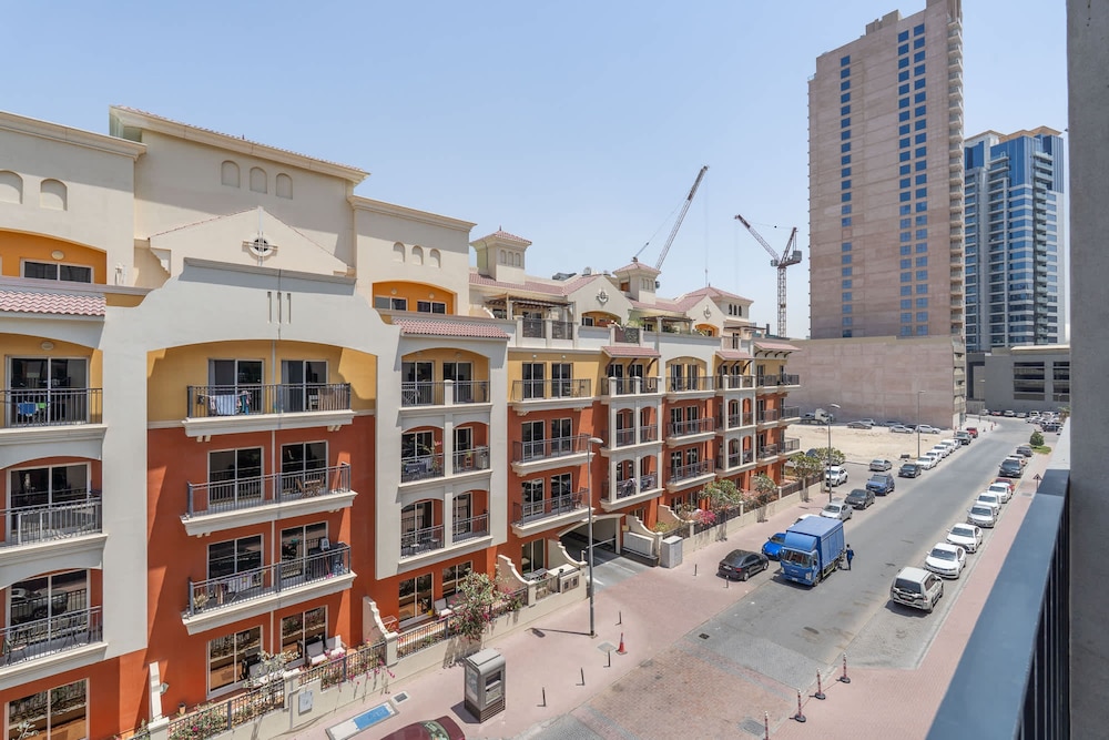 Spacious and Stunning Studio in The Heart of JVC