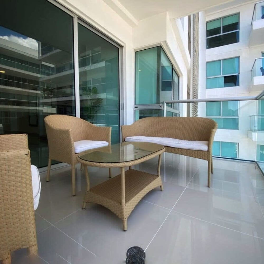 w Incredible 2BR w Unique View n AC
