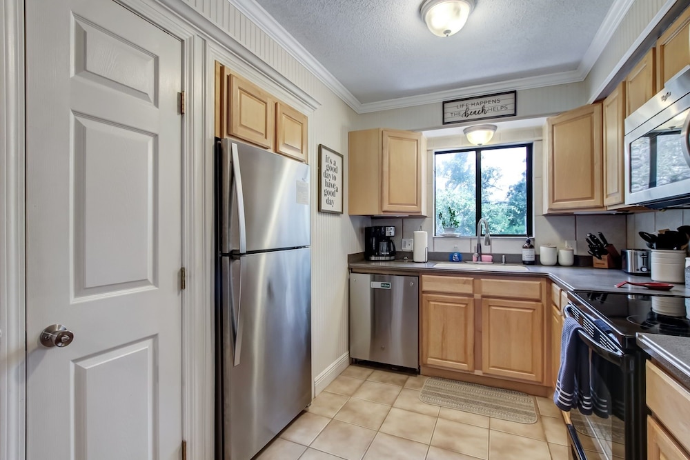 Amelia Landings 9f 2 Bedroom Condo