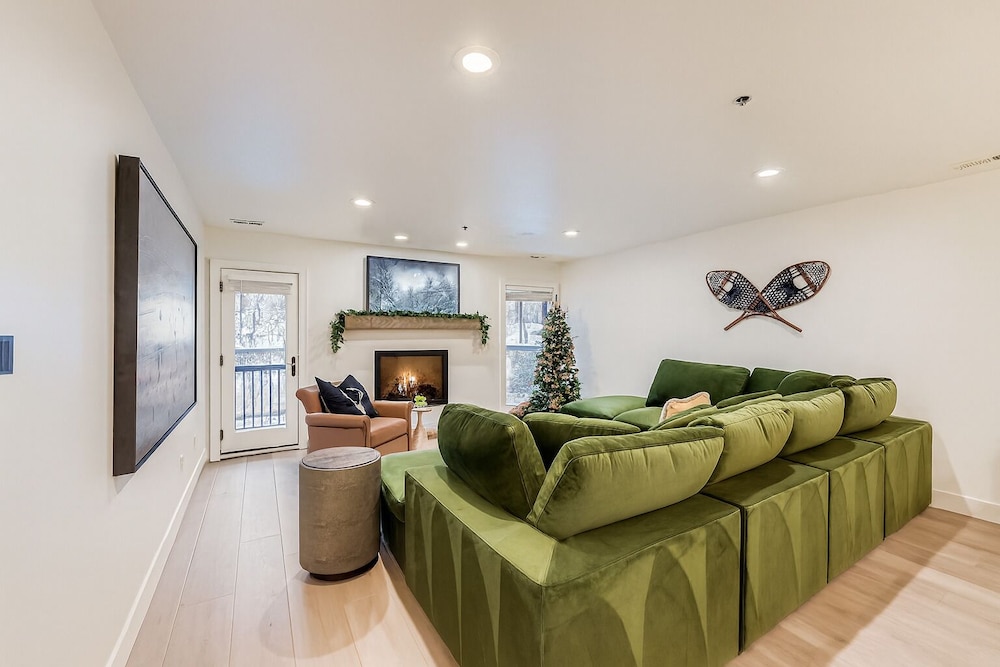 Woodside Avenue Retreat 1375 2 Bedroom Condo