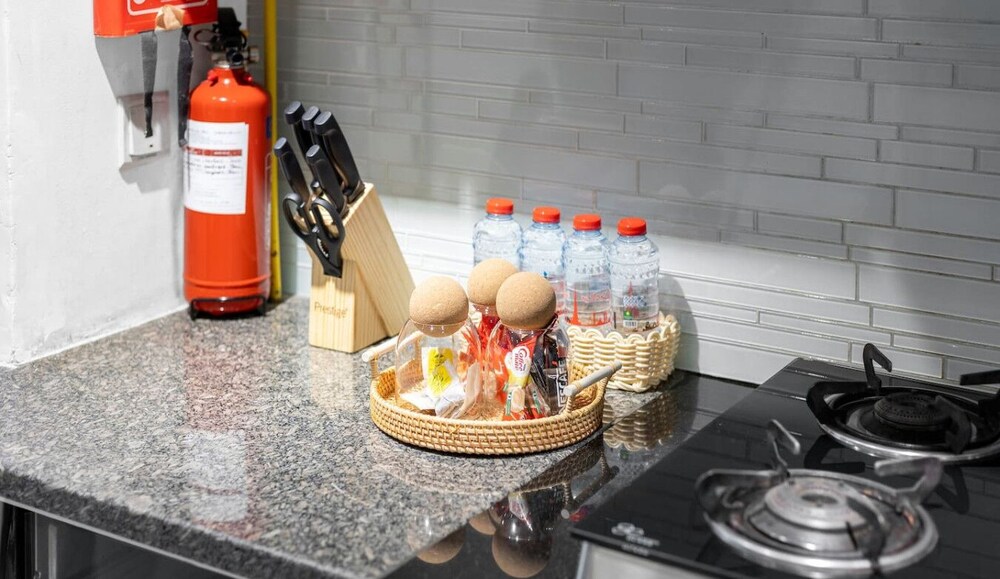 Manzil - Stylish 2BR nr Metro Station Al Jaddaf