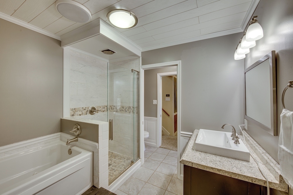 Palmyra House w/ Private Hot Tub & Fenced Yard! view 5