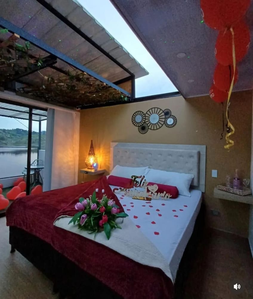 Hotel y Termales Castillo del Lago