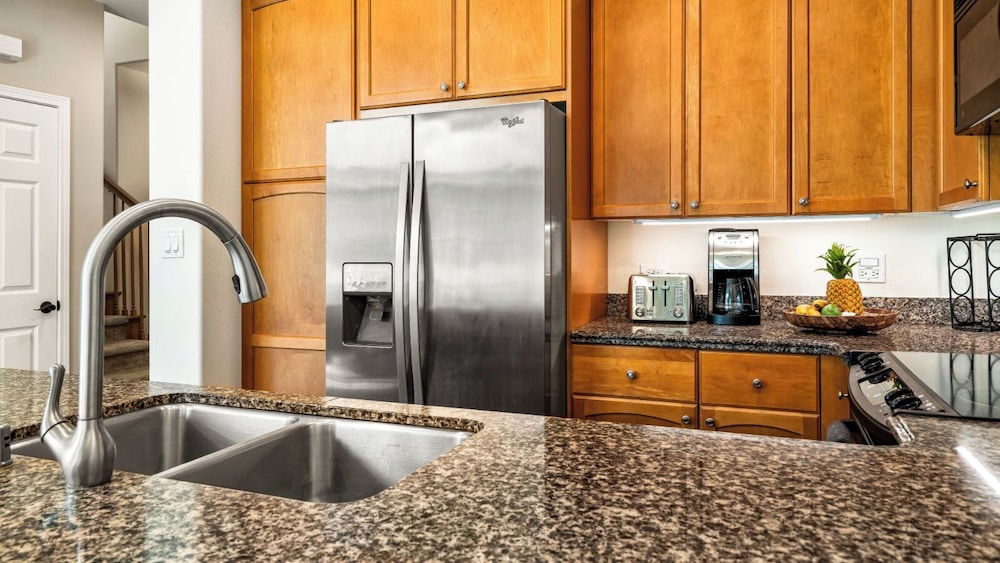 Concierge Included - Close to Pool - AC & Wifi! - Vrkcv