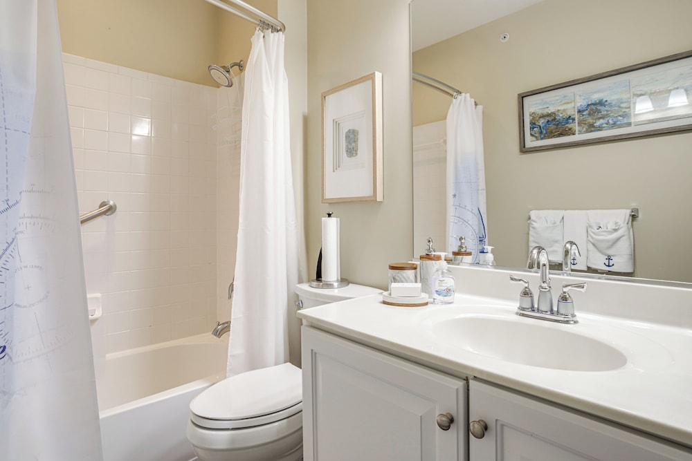 Walkable Condo w/ Drawbridge Views in Cambridge
