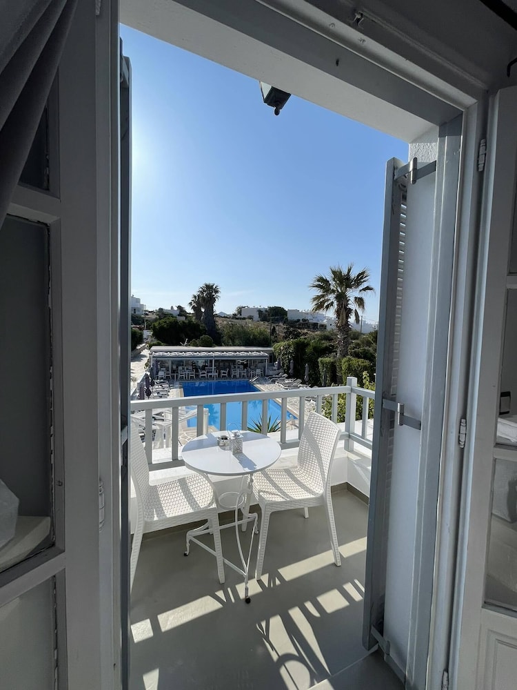 Zoumis Residence