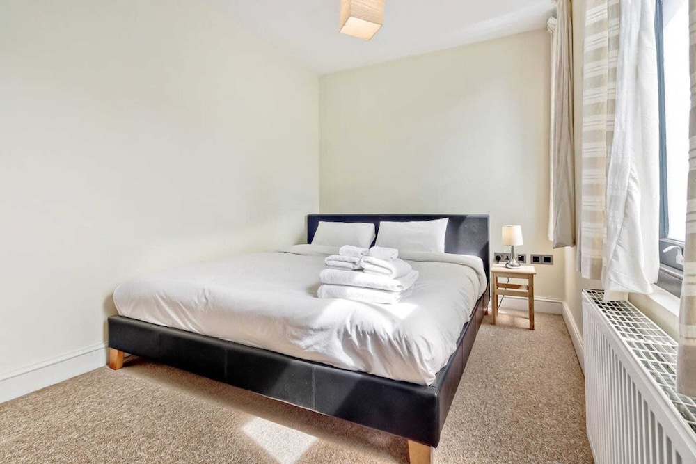 Stylish and Bright 3 Bedroom Duplex in North London