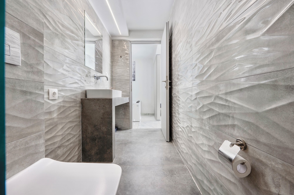 Premium Jacuzzi Suite at the City Center