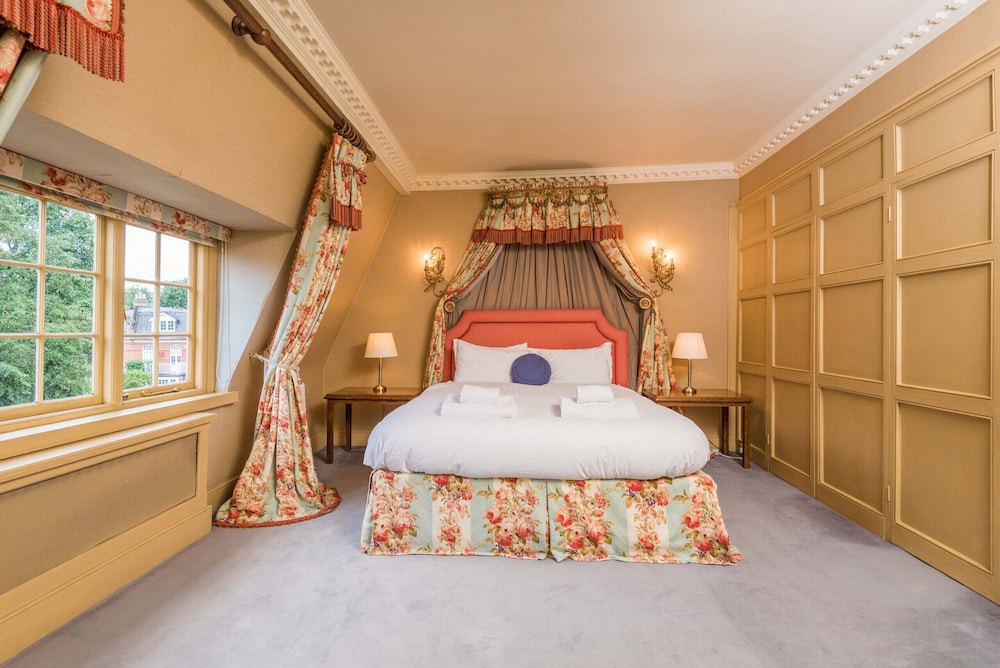 Royal Richmond Family Home by Kew Gardens view 5
