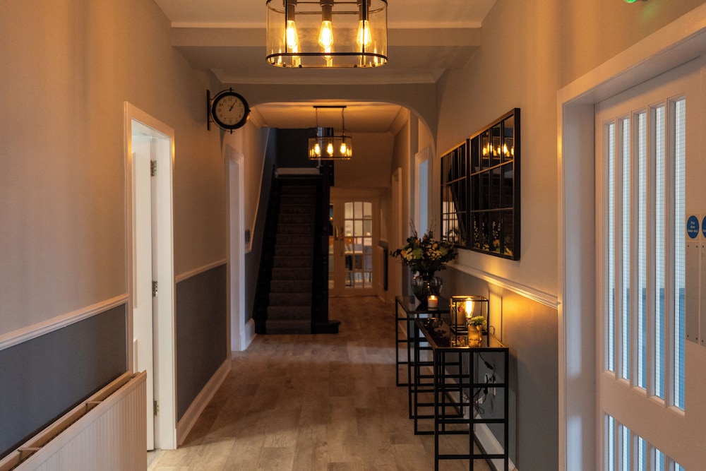 Hotel The Crossing - Image 1