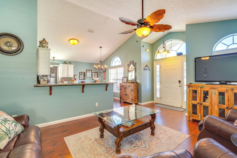 1 Mi to Gulf: Home w/ Patio & Pool Access in Pcb!