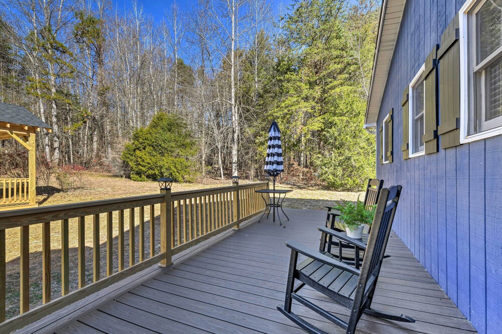Charming Yadkin Valley Cottage w/ Deck & Yard view 3