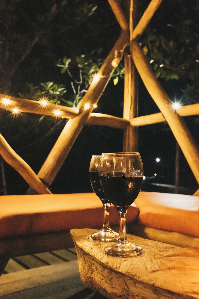 Urraca Monkey Island Eco Resort