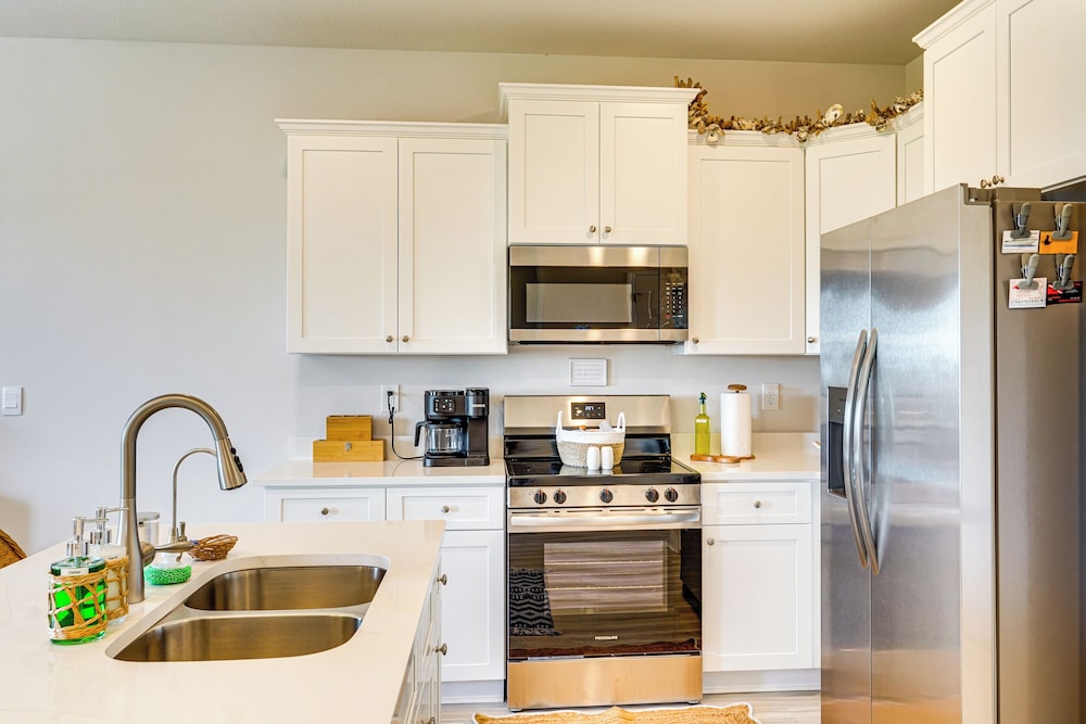 Steps to Ocean: Chic Home w/ Patio in Port St Joe!