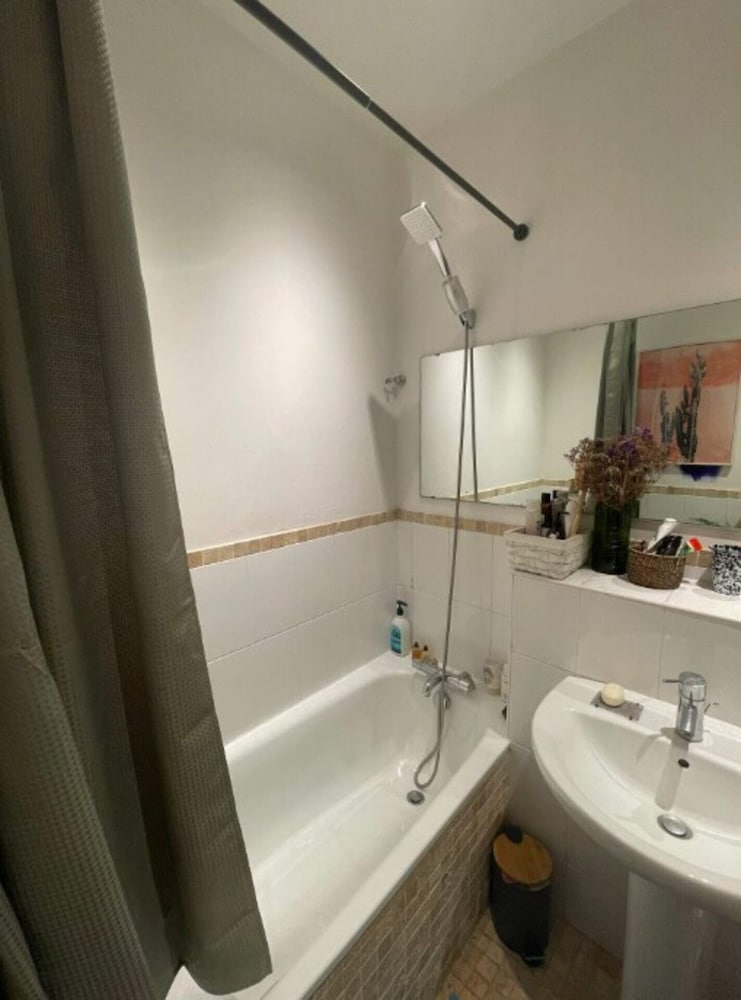 Stylish & Homely 1BD Flat, 1min to Clapton Sqaure!