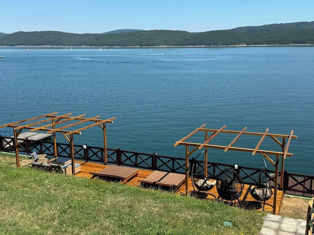 Villa Iskar Lake Residence