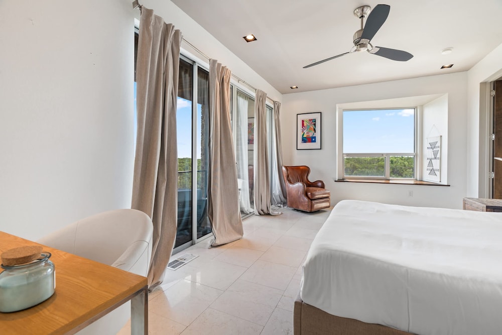 Luxury 7BR Hill Country Gem With Barndominium