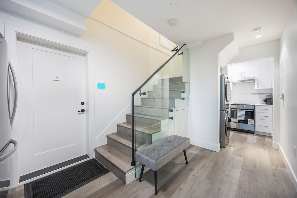 Sunny 1BR Detached Suite