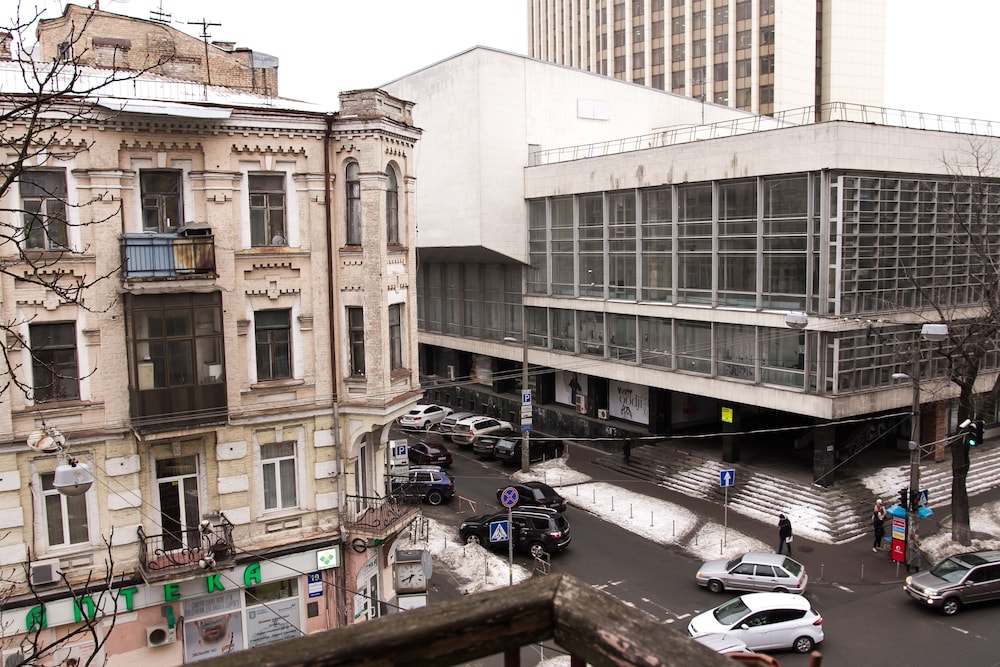 Apartment on Lvivska square view 2