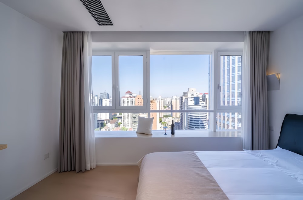 Shanghai Hills & Fan Stay