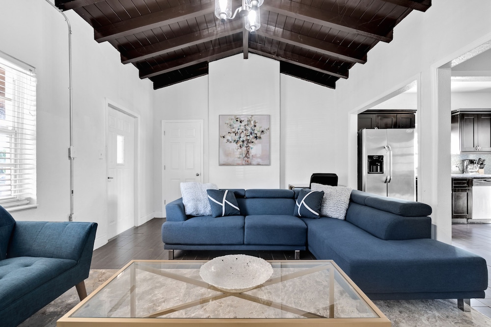 Casa Sofia 4 Bedroom Luxury Home & Pool — Miami