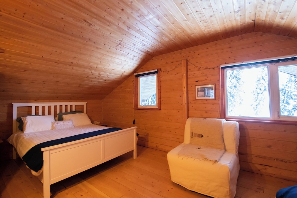 Little Atlin Lodge