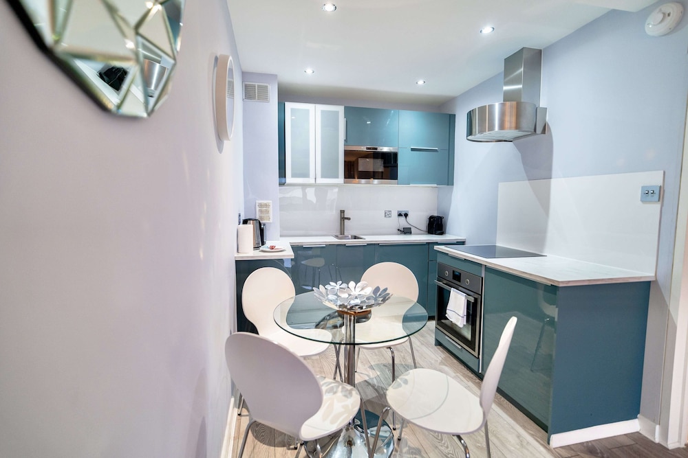 Indulge Central & Modern Elegance